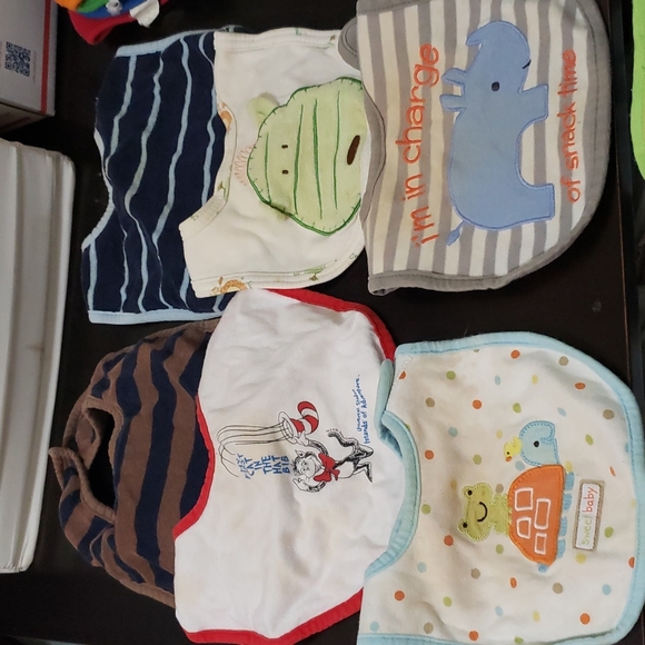 Burp Clothes and Baby Bibs - Picture 9 of 16